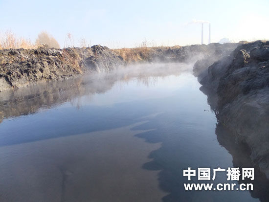 穆棱河上的排污溝