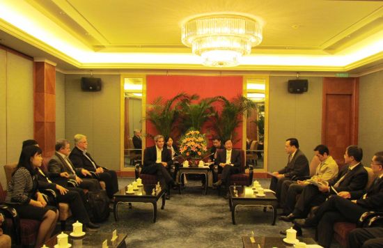 愛適易一行拜會南京市副市長李琦等領(lǐng)導(dǎo)