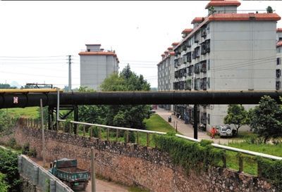 發(fā)生事故的軋鋼廠煤氣管道穿過居民區(qū)。新華社發(fā)