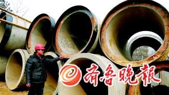 地下污水管道直徑超過1米。本報記者 周青先 攝 