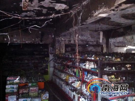 火災后，超市線路裸露在外(南海網記者陳望攝)