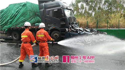 泉南高速發(fā)生3起嚴重交通事故:小車被壓扁 4人死亡