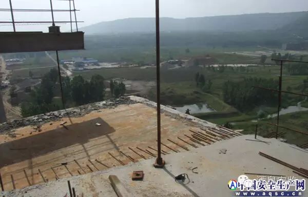 掛籃懸臂澆筑施工現(xiàn)場(chǎng)常見(jiàn)的安全隱患_17