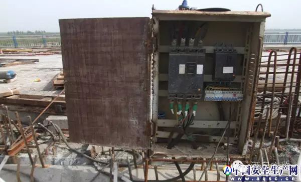 掛籃懸臂澆筑施工現(xiàn)場(chǎng)常見(jiàn)的安全隱患_18