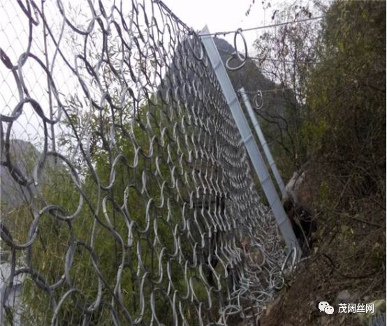 落石防護(hù)網(wǎng)施工時的安全防護(hù)措施_3