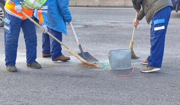 北京通報公交車司機突然暈倒致事故 乘務(wù)員緊急剎車！與對向車道車輛發(fā)生剮蹭！