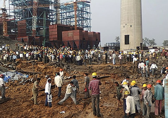 印度一電廠煙囟倒塌至少20死50遭掩埋