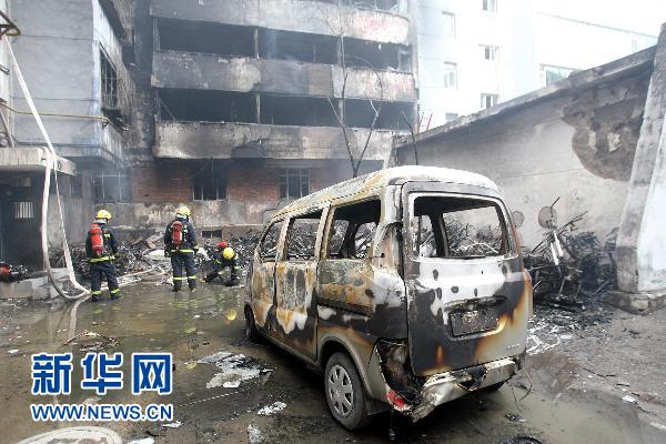 9月19日下午在烏魯木齊市拍攝的火災(zāi)現(xiàn)場。 新華社發(fā)